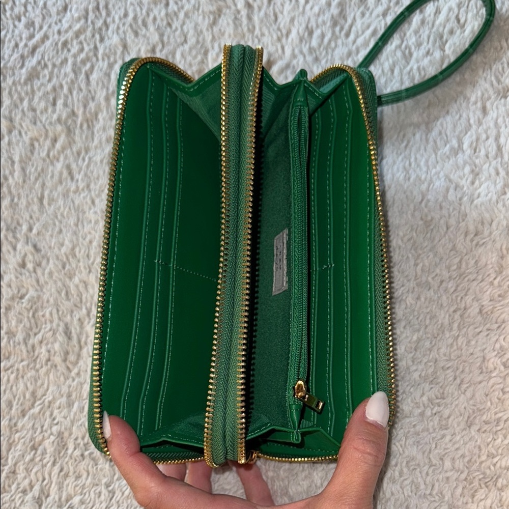 💚 🆕 A New Day Emerald Green Crocodile-Textured Wallet - Picture 10 of 11